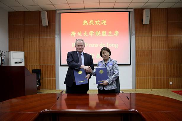 说明: 说明: http:/__local/F/35/D7/68929CE7850ED1B775A11531085_53D6CC0C_1876F.jpg?e=.jpg